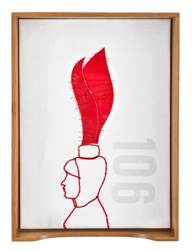 Verk från utställningen SPÅR & SPRICKA Gunilla Samberg SPÅR & SPRICKA Museum Anna Nordlander 1.2 - 1.4 2012 Utställningen Spår och Spricka är en vidareutveckling av det tema kring människans existens och villkor som Gunilla Samberg arbetat med sedan 2005. Utställningen består av installationer, objekt och fotografier som alla samverkar och skapar nya perspektiv av människans roll som en del av ett kollektiv och av individens villkor att leva sitt eget liv.